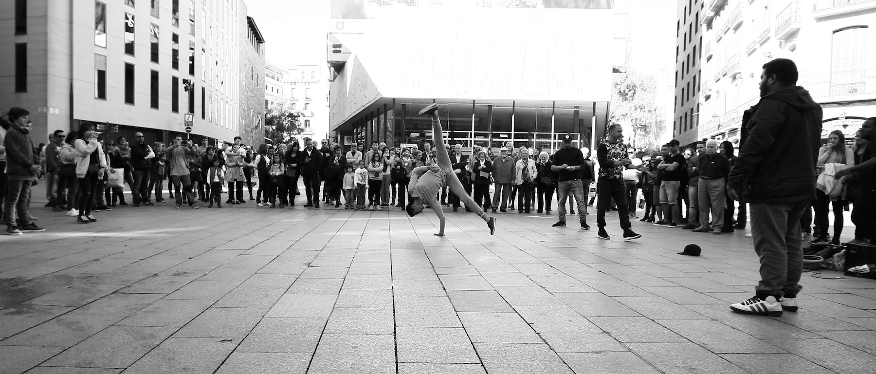 barcelone street dancing