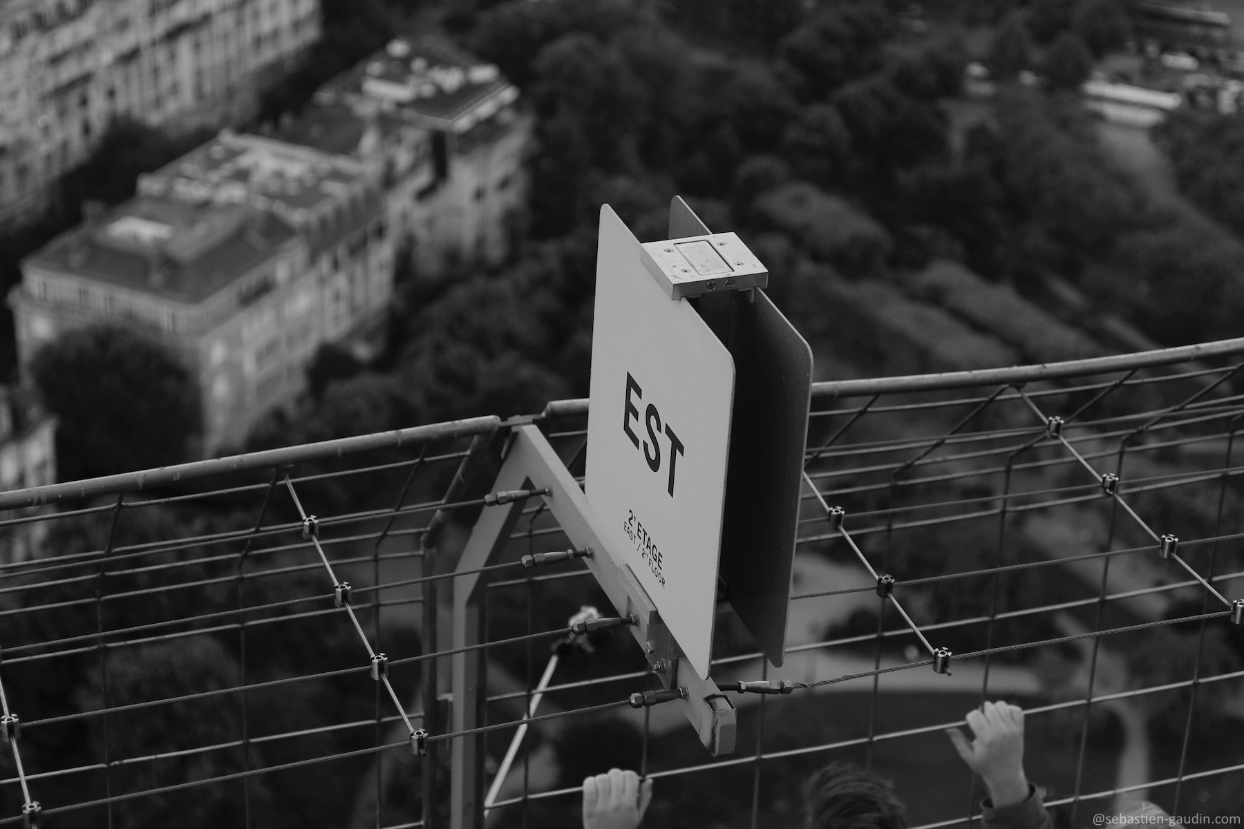 tour eiffel est
